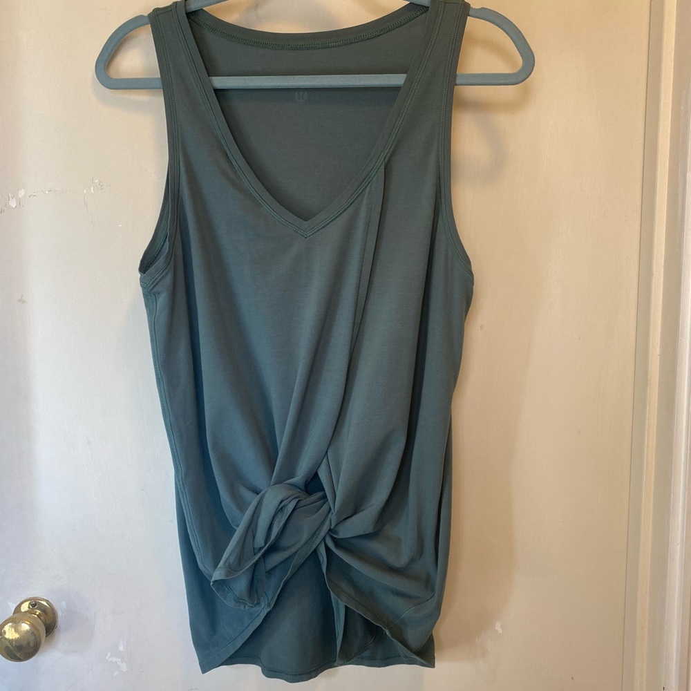 Lululemon twist yoga top good condition